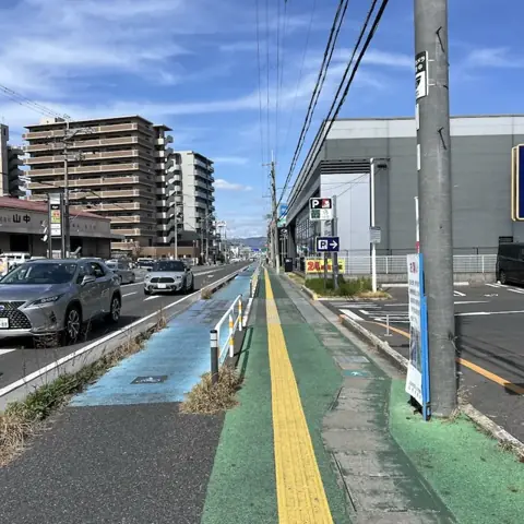 信号をわたり左へ